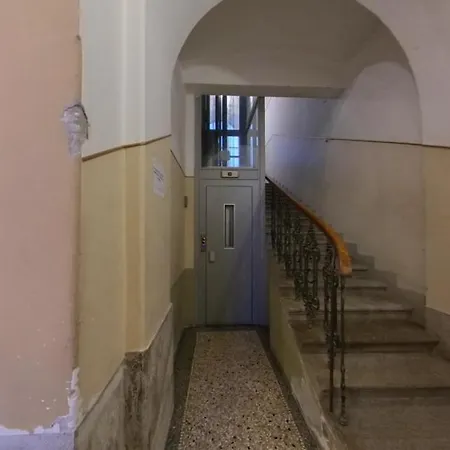 Via Battisti 13 * ترييستي